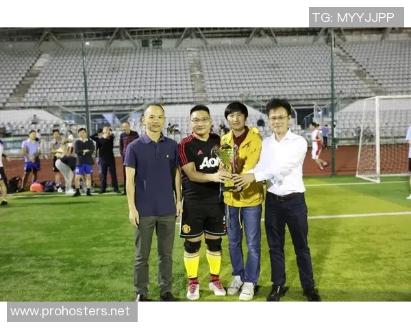 赛后分析：上海足球队与成都足球队的团队协作表现及其影响因素探讨