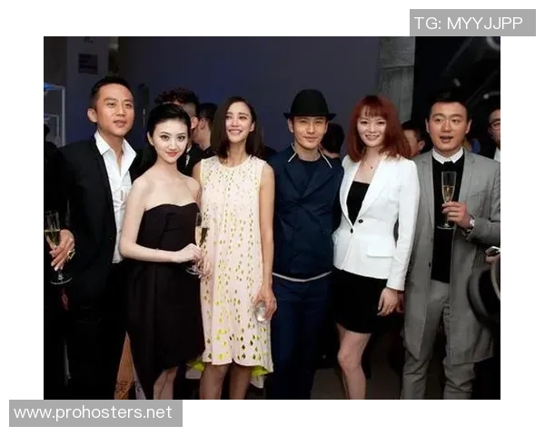 贾巴尔与足球明星同框合影展现体育巨星间的友谊与激情 贾巴尔与足球明星同框合影展现体育巨星间的友谊与激情