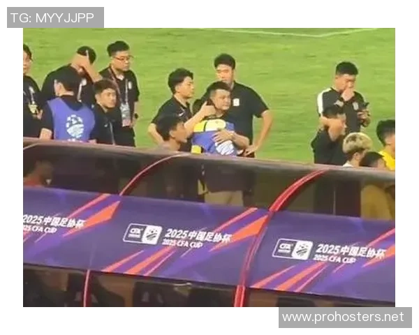 足球明星下车瞬间小孩泪流满面引发网友热议感动无数人心 足球明星下车瞬间小孩泪流满面引发网友热议感动无数人心