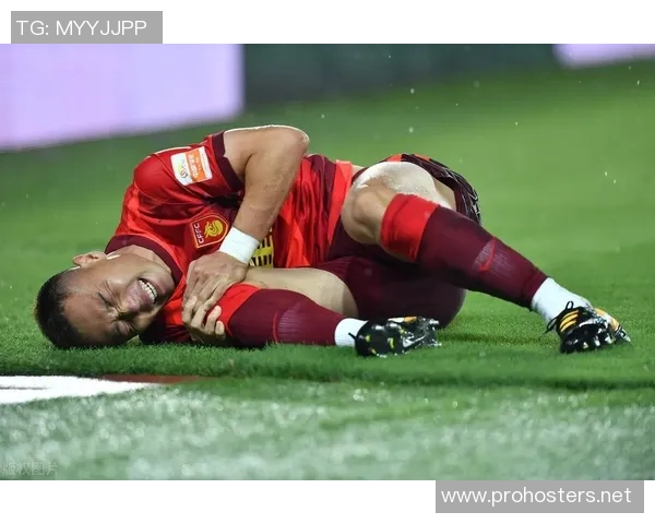 足球明星跪下视频高清展现感人瞬间引发球迷热议与情感共鸣 足球明星跪下视频高清展现感人瞬间引发球迷热议与情感共鸣