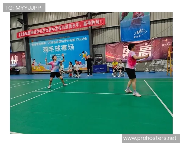 重庆羽毛球队在联合会杯上的拼搏历程与荣耀时刻回顾