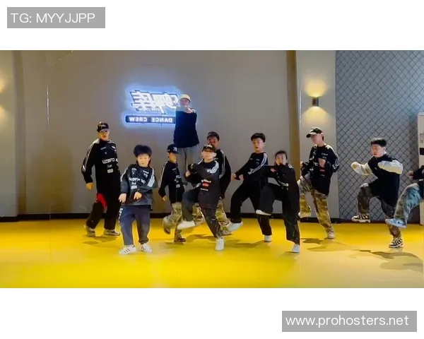 街舞焦点：深圳街舞队的团队协作探讨